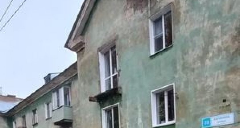 В Кирово-Чепецке при обрушении балкона едва не пострадал ребенок