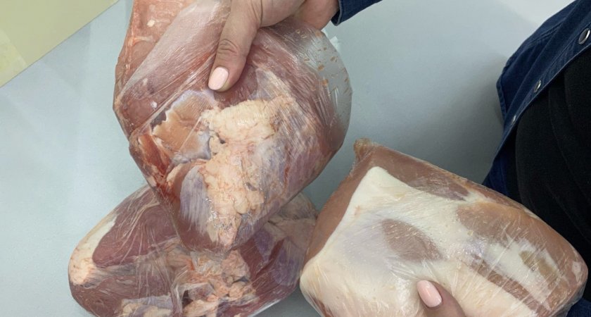 По кировским магазинам распространили 32 тонны мяса неизвестного происхождения  