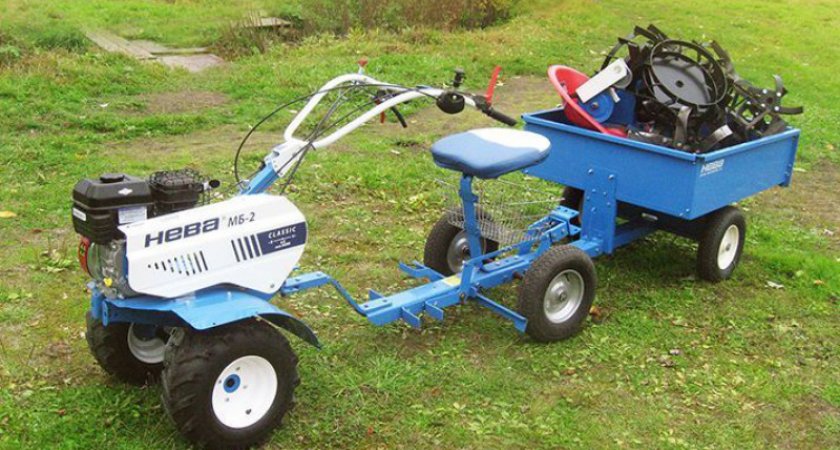 В Кировской области выпившая дама устроила гонки на мотоблоке