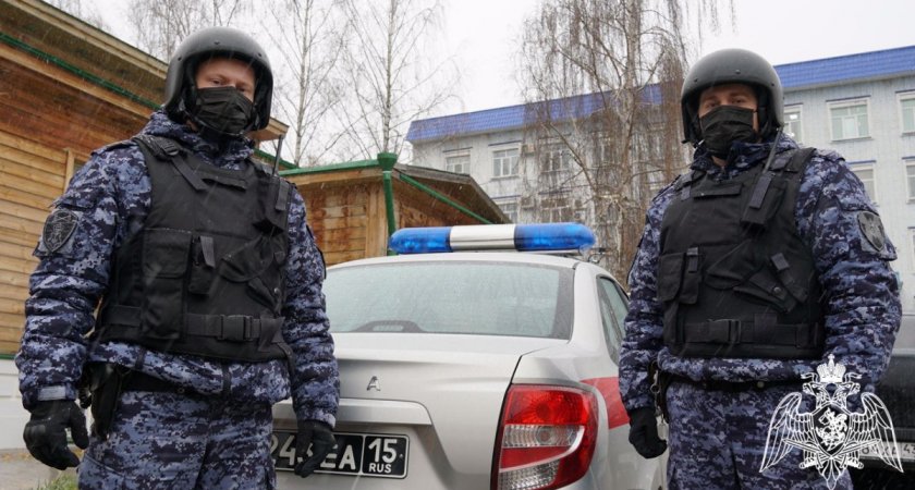 В Кирове задержали двух парней, которые схватили в магазине алкоголь и убежали