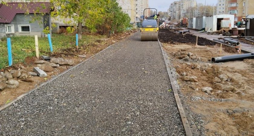 В Кирове начали асфальтировать тротуары на улице Сурикова
