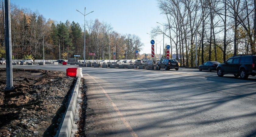 "Движение транспорта открыто": в Кирове расширили еще один перекресток 