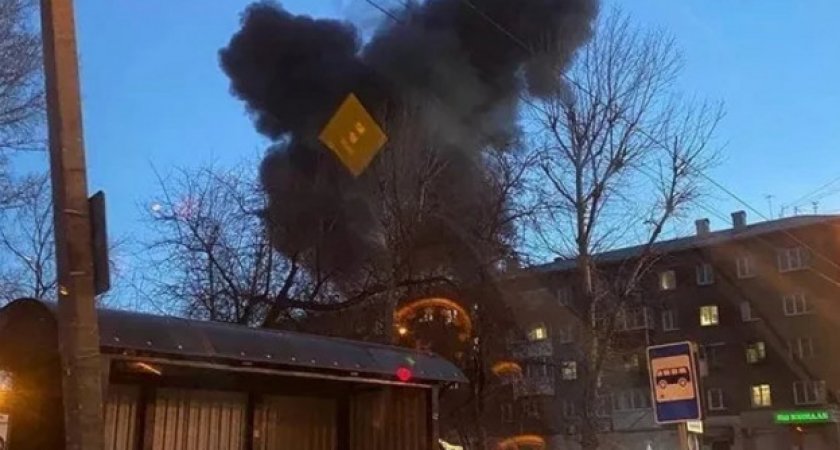 В Иркутске самолет упал на жилой дом: есть погибшие