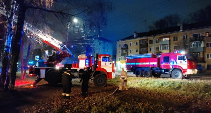 В Кирове в пожаре в доме на Свердлова погибла молодая женщина