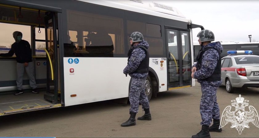 В Кирове в автобусах стали устанавливать "тревожные" кнопки