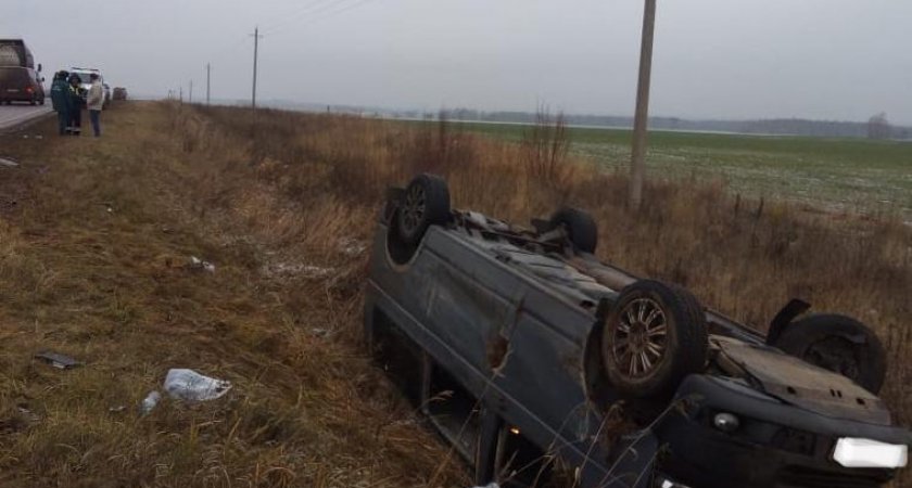 В Кировской области от столкновения Volkswagen и автоцистерны пострадали 4 человека