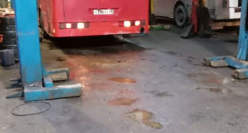 Автобусы стоят и ждут ремонта месяцами: серьезные вопросы к руководству АТП в Кирове