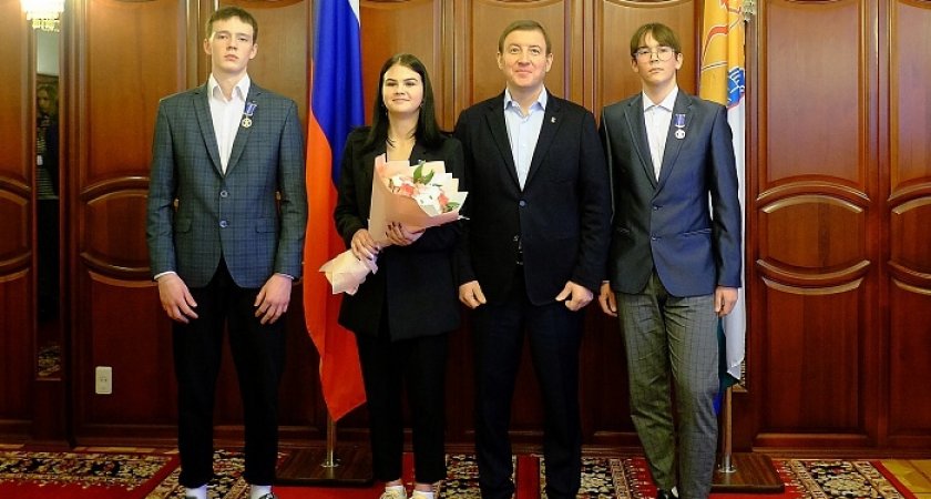 "Одна была обессилена": подростки из Кировской области вытащили из воды тонущих людей 