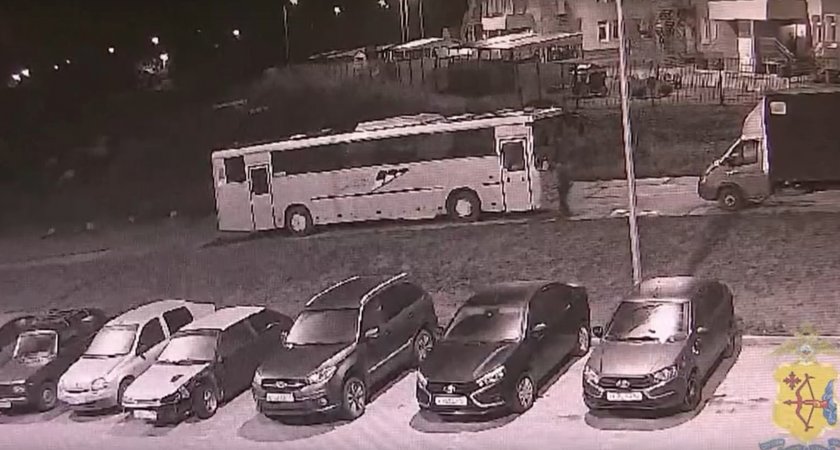 Кировчанин угнал автобус, чтобы уехать на нем к своей возлюбленной в другой город 