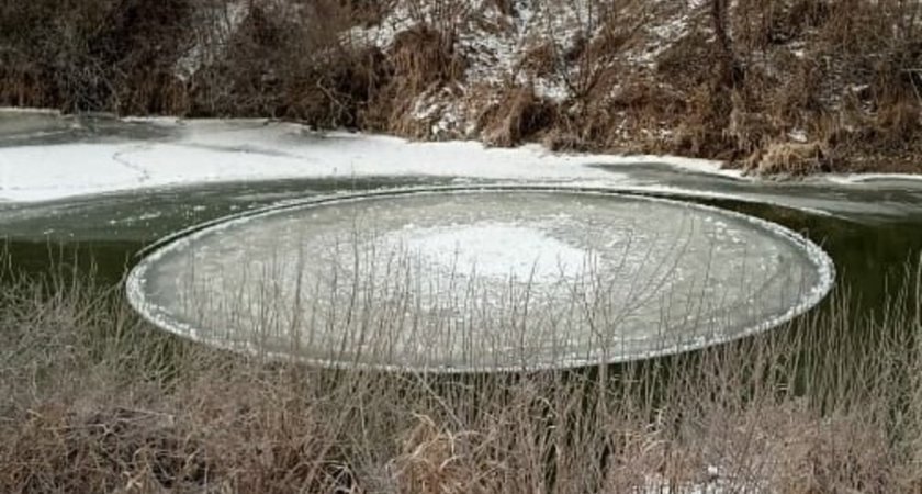 Жители Кировской области наблюдали вращающийся ледяной диск на реке