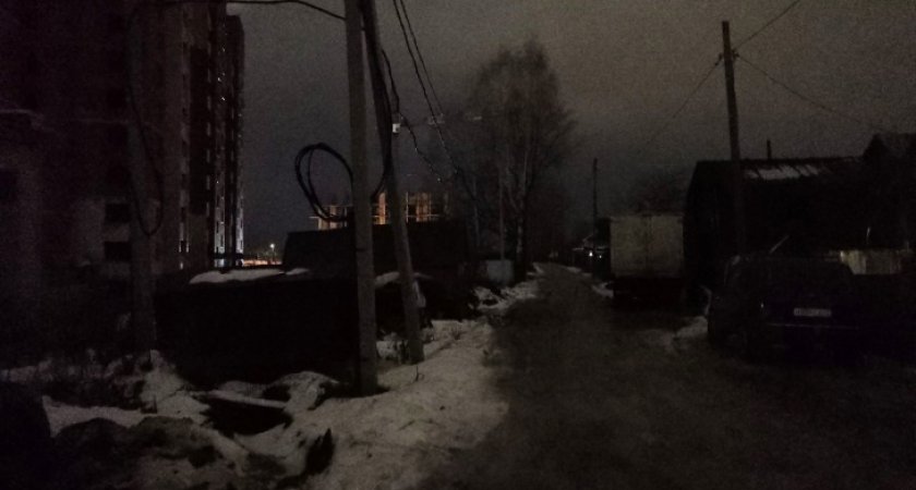 Одной из причин постоянной темноты в Кирове назвали немытые фонари