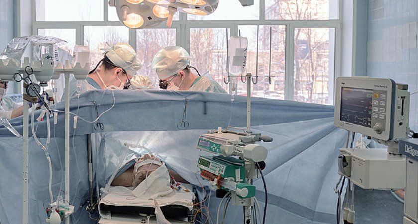 Кировские врачи спасли мужчину с опасными болезнями сердца 