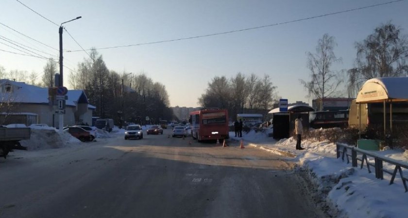 В Кирове ребенок оказался под колесами автобуса