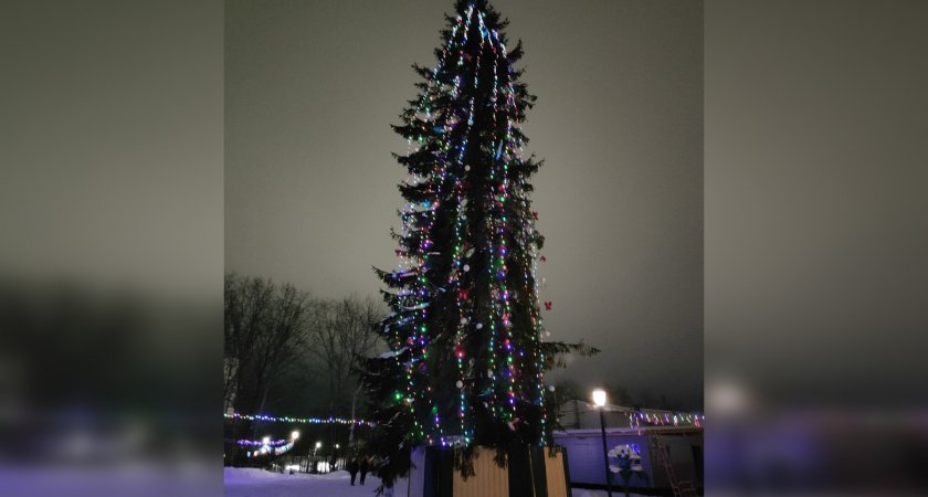"Позор для города": жители Омутнинска обсуждают внешний вид главной городской елки
