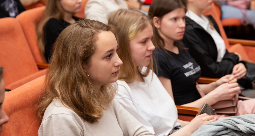 Кировским студентам власти хотят дать гарантию трудоустройства сразу после защиты диплома