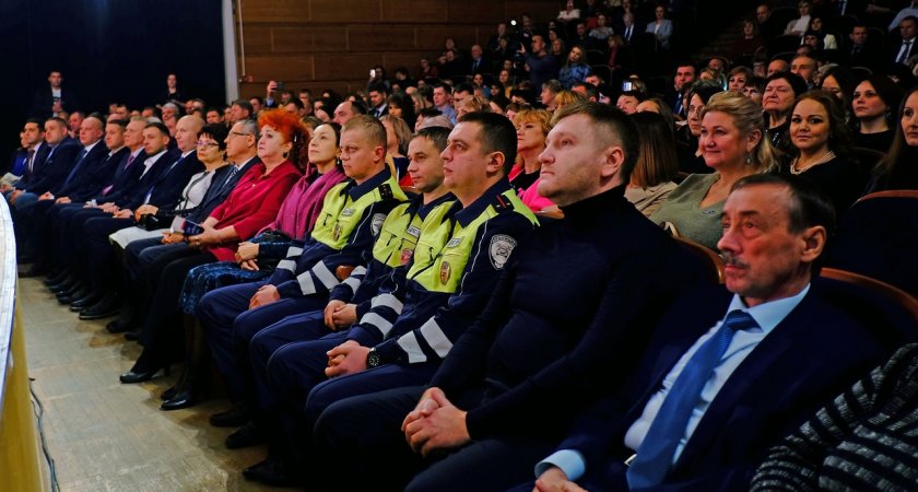 Александр Соколов вручил почетный знак руководителю компании "Система Глобус"