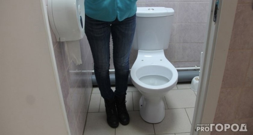 Кировские школьники вынуждены терпеть или справлять нужду друг перед другом