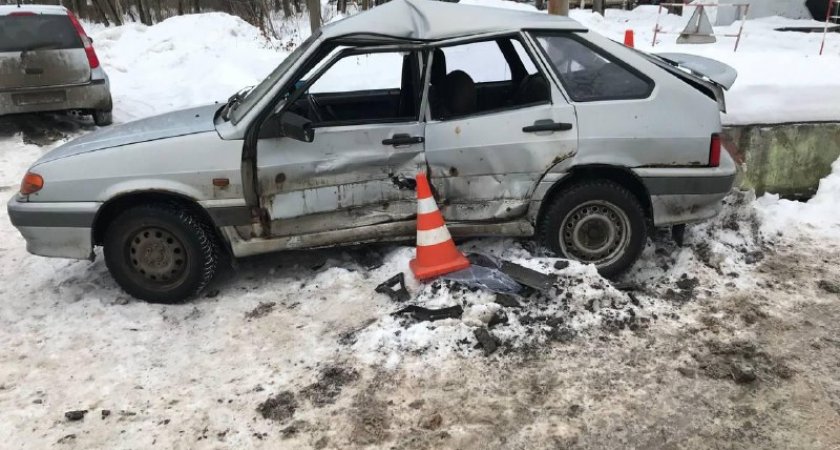 В Кирове из-за столкновения иномарки и отечественной легковушки пострадала женщина