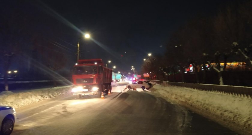 На Луганской при столкновении легковушки с грузовиком пострадал подросток