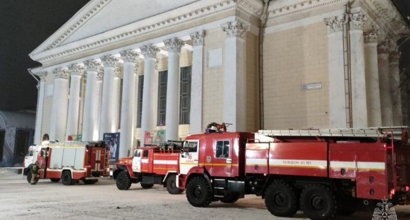 Появились подробности эвакуации зрителей и актеров из здания Кировского драмтеатра