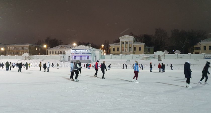 Из-за похолодания в Кирове начали отменять массовые катания на катках