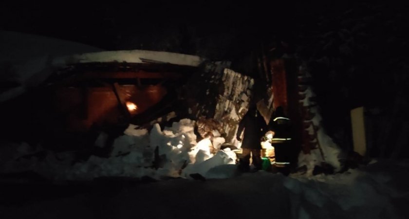 В Кировской области обрушилась крыша здания: под завалами два человека