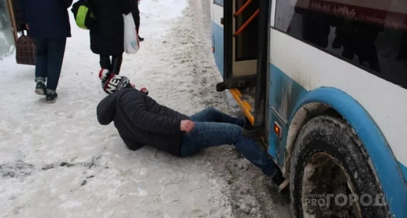 Страшно передвигаться: гололедица в Кирове приводит к травмам и негодованию горожан