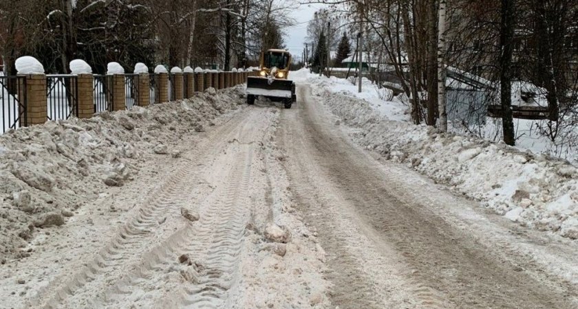 Кировских подрядчиков отчитали за неоперативную отработку жалоб горожан на уборку снега 