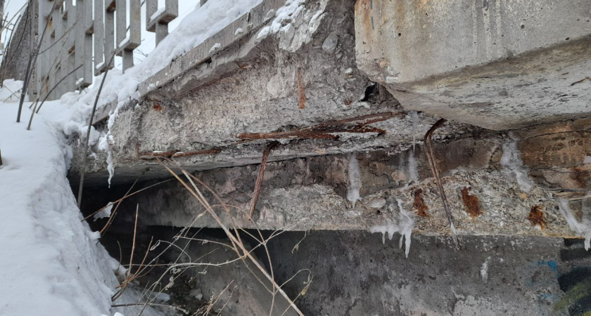 Кировский активист обратился в прокуратуру из-за плохого состояния моста на Воровского