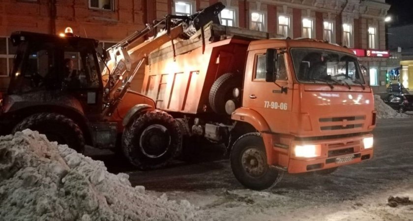 Откуда в Кирове вывезут снег в ночь с 17 на 18 января: список адресов 
