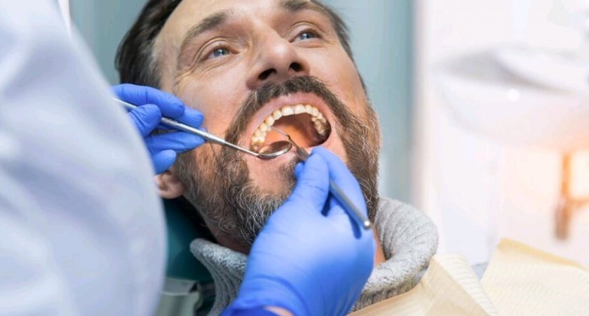 Кировский стоматолог предупредил, чем опасно долго ходить без зуба после удаления