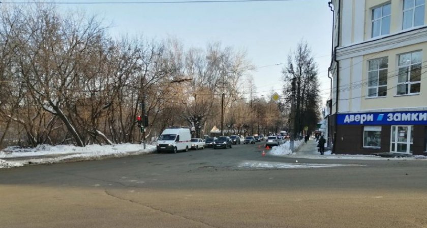 В Кирове водитель Lexus сбил женщину на улице Карла Маркса