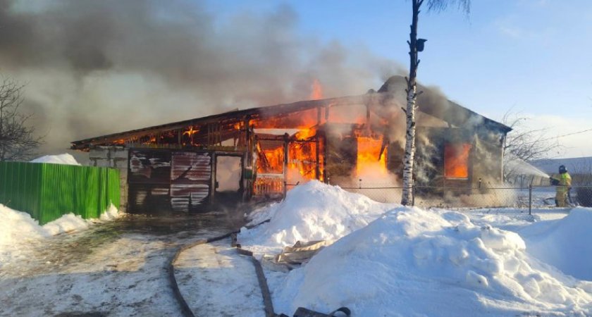  В Кировской области огонь уничтожил жилой дом