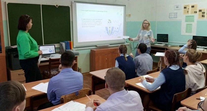 Волонтеры Сбера провели 2022 году в детских домах более 40 уроков финансовой грамотности