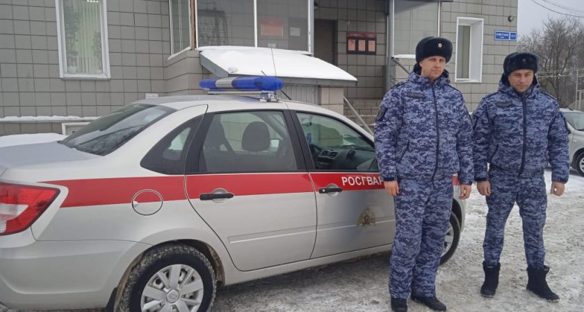 Кировские росгвардейцы обнаружили ночью на улице подростка-инвалида