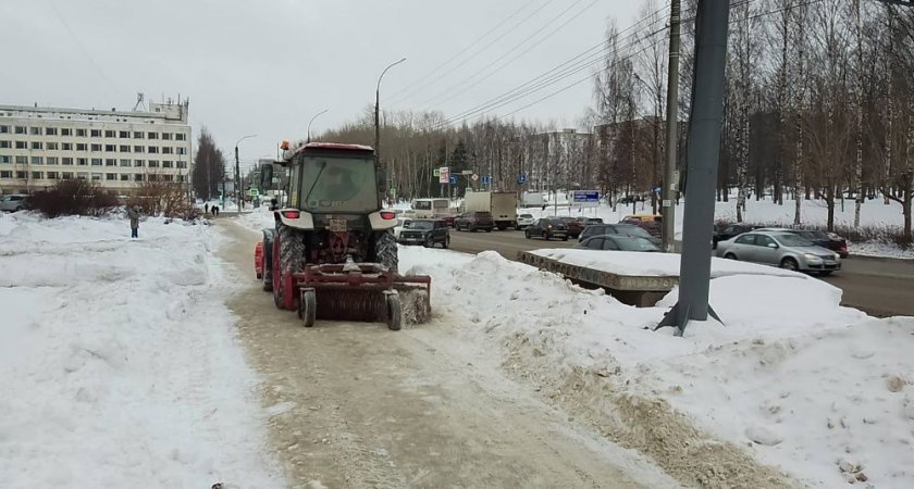 "Не нужно разводить грязь на проезжих частях": кировские подрядчики борются с непогодой