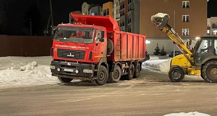 С каких улиц Кирова вывезут снег в ночь с 27 на 28 января: новый список адресов