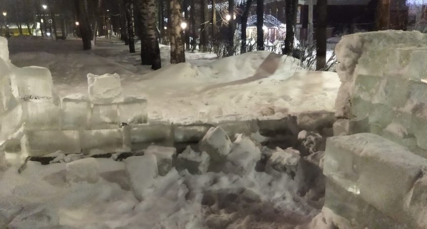 В Кировской области вандалы разрушили ледовый городок, который строили всем миром