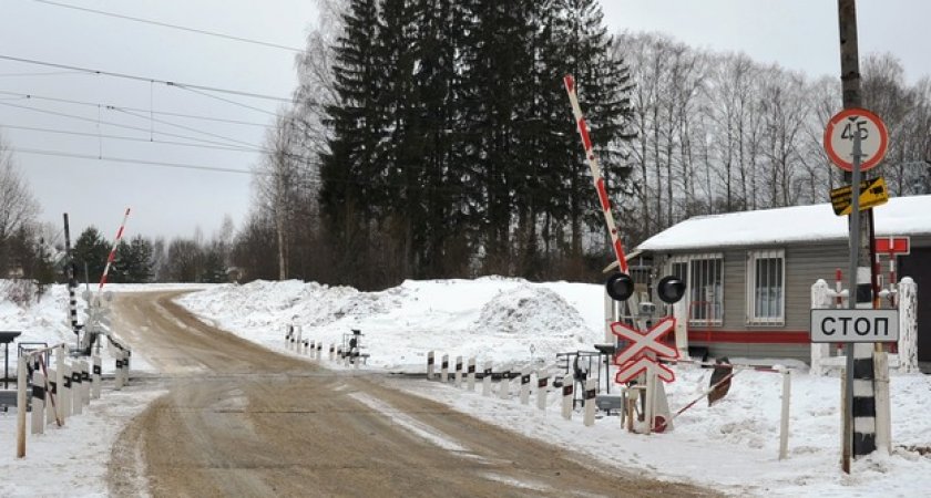 "Движение транспорта ограничено": в Кирове перекроют один из железнодорожных переездов