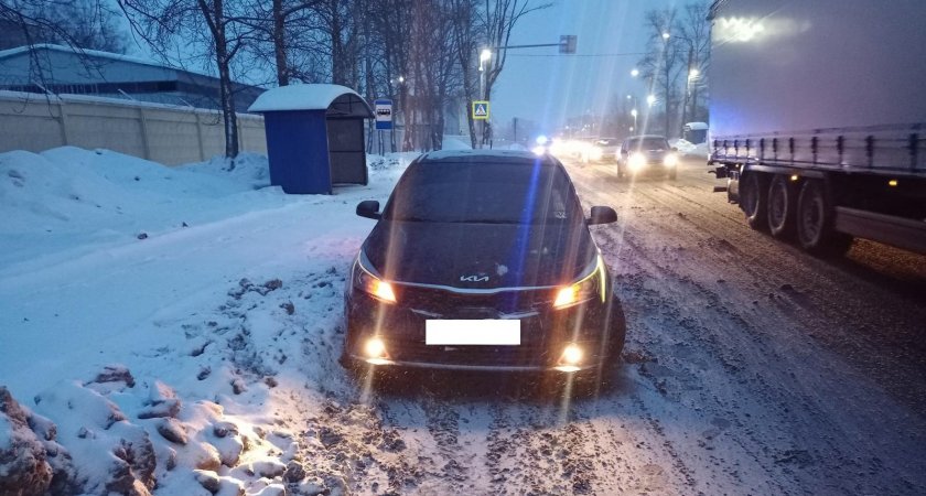 Жительница Кирова получила перелом ребра, когда переходила дорогу