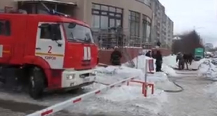 Подымили с огоньком: в кальянной на Азина в Кирове произошел пожар