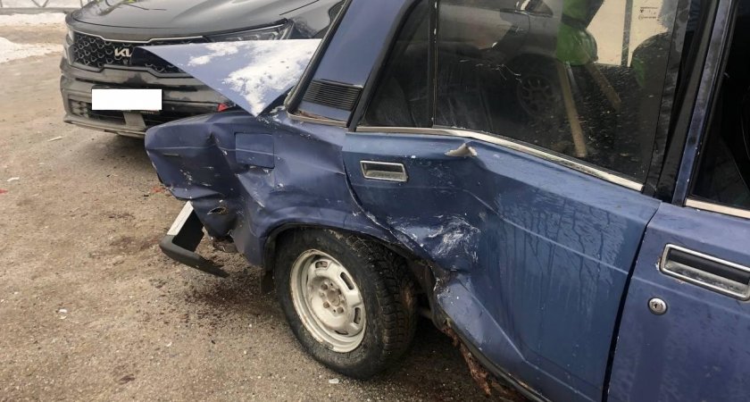 В Кирове в массовом ДТП пострадала женщина