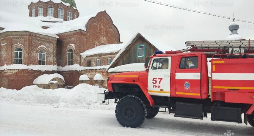  В Кировской области прихожан эвакуировали из церкви Александра Невского