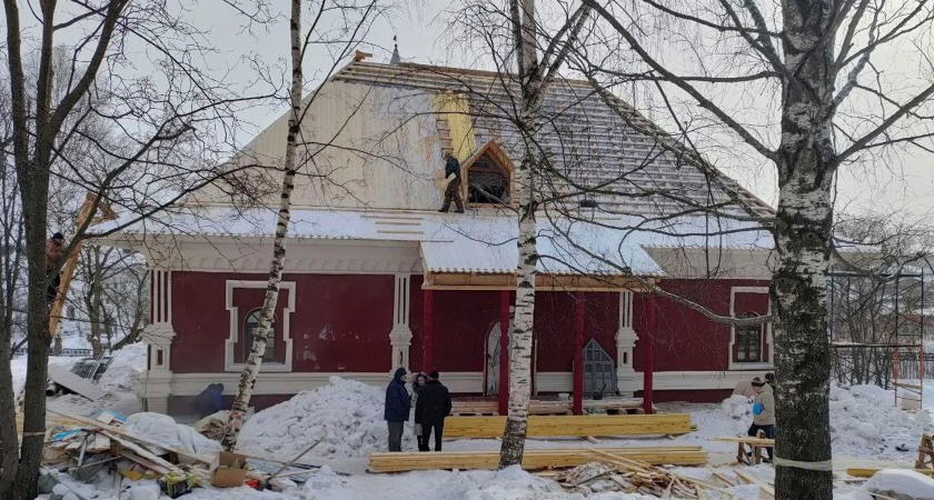 "Приказную избу" и "Репинский особняк" в Кирове обещают отреставрировать до конца года