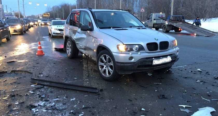 В Кирове из-за столкновения иномарок на улице Воровского пострадали две женщины