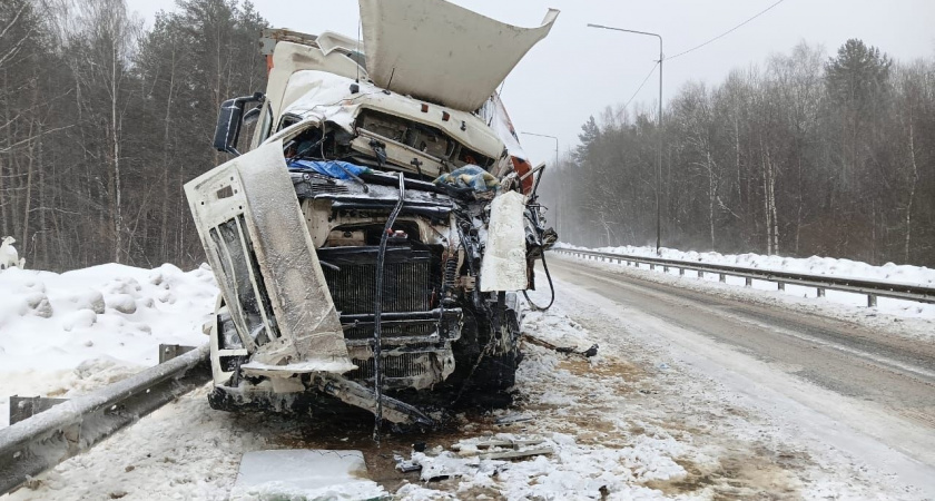 В Кировской области из-за столкновения грузовиков погиб мужчина