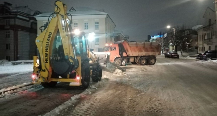 Вывоз снега: на каких улицах кировчан попросили не парковать машины