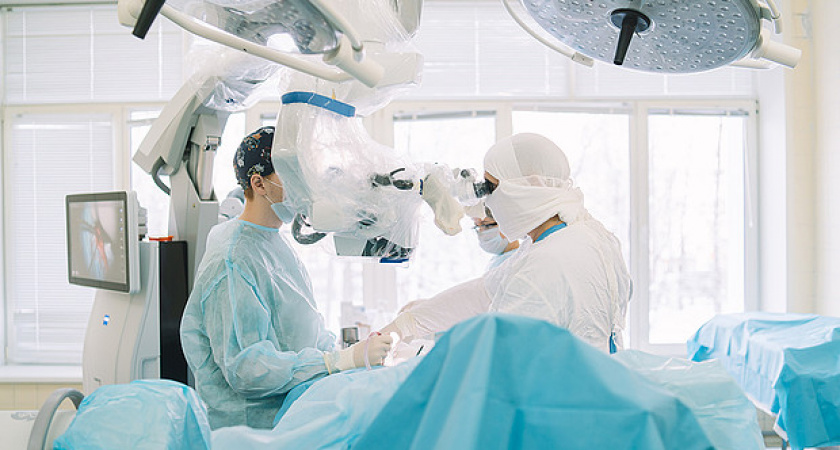 Кировские врачи прооперировали пациентку с врожденной патологией развития головного мозга