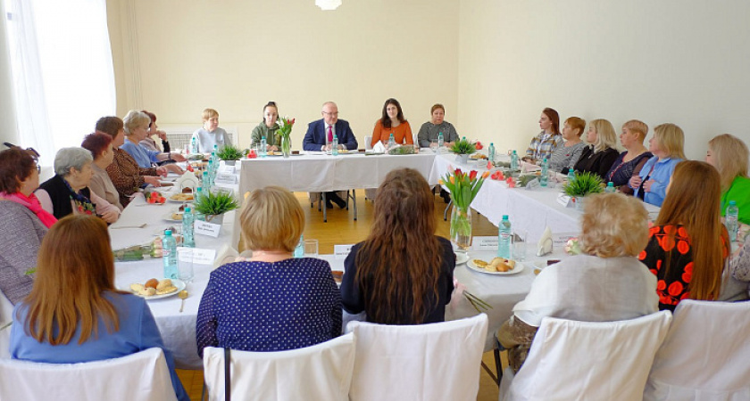 Александр Соколов в преддверии 8 Марта встретился с женами и матерями участников СВО