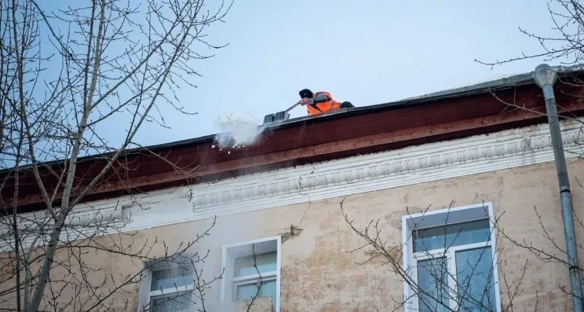 Проверка содержания кровель: около 300 крыш Ленинского района опасны для прохожих